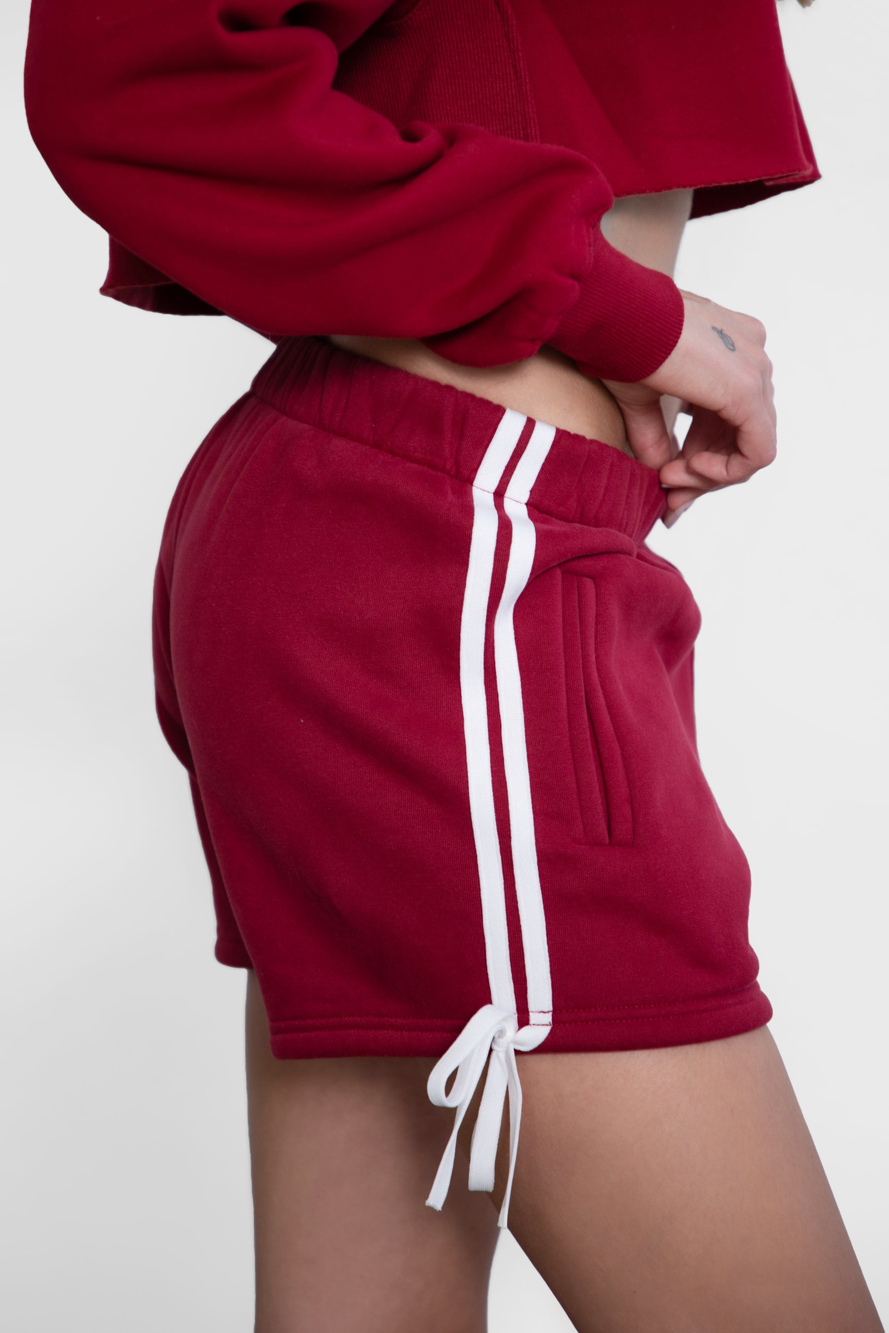 SUNNI casual straight-leg fleece shorts with pockets in burgundy