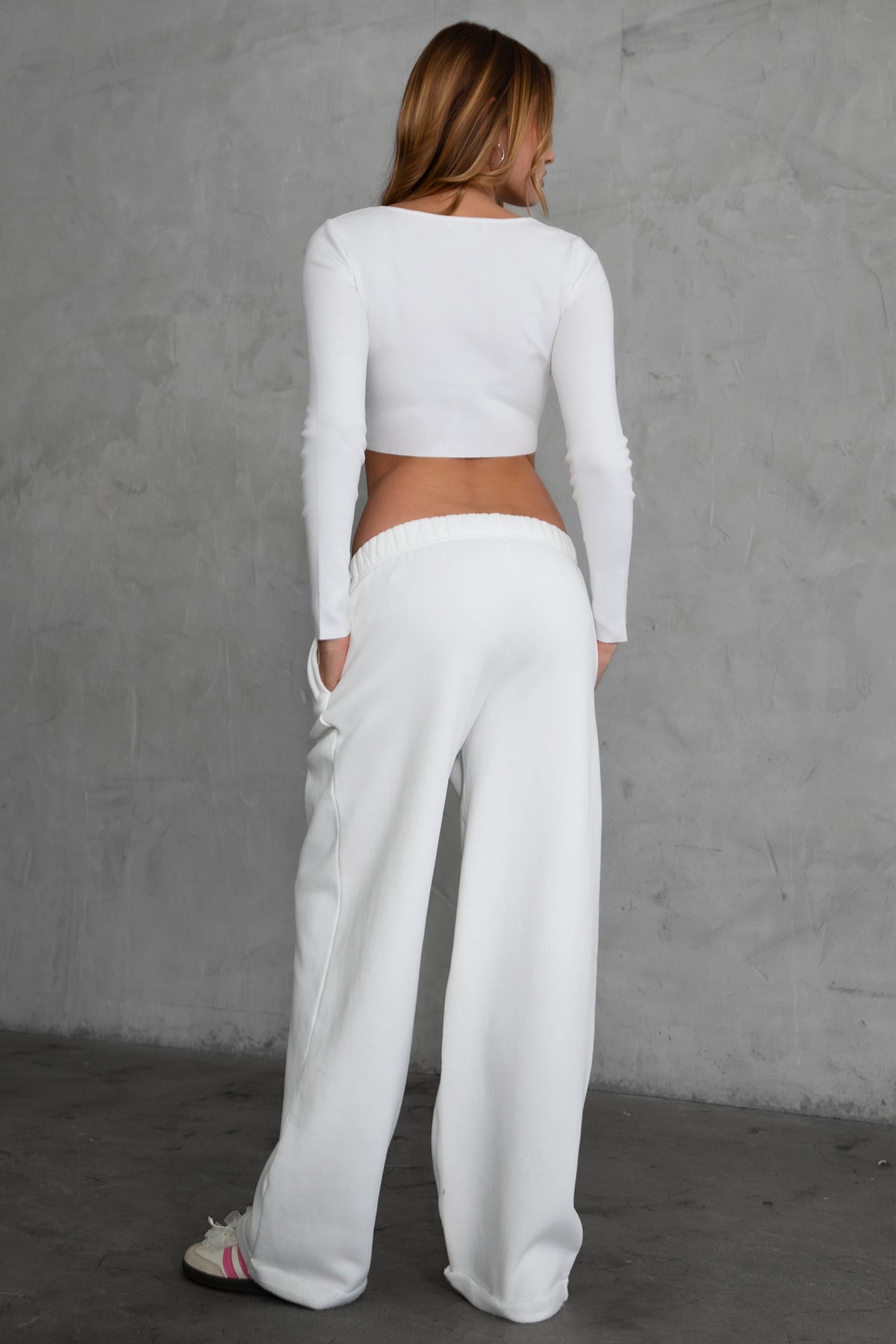 LANI wide-leg joggers in white fleece, featuring elastic waistband and adjustable drawcord