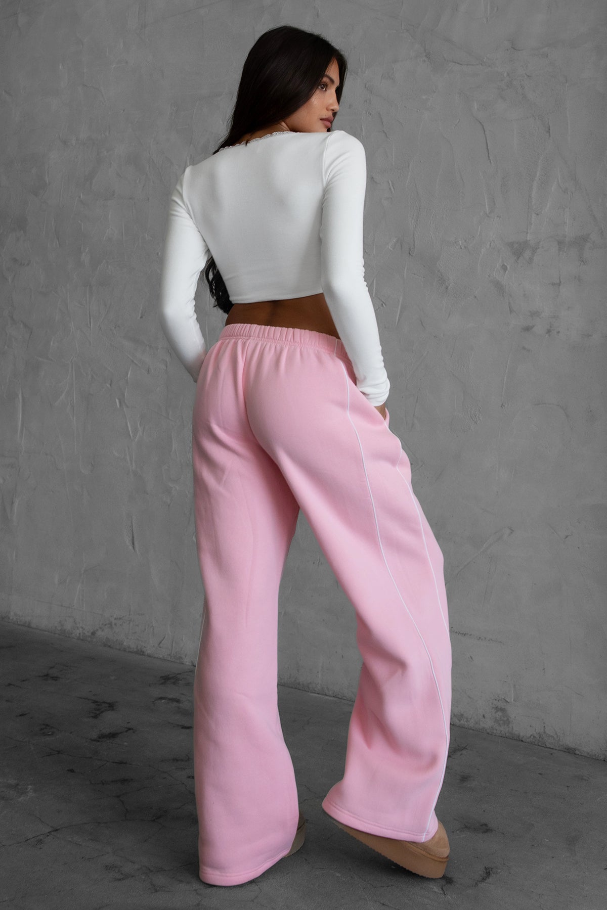 KELSIE Essential fleece straight-leg sweatpants in blush, perfect for lounging